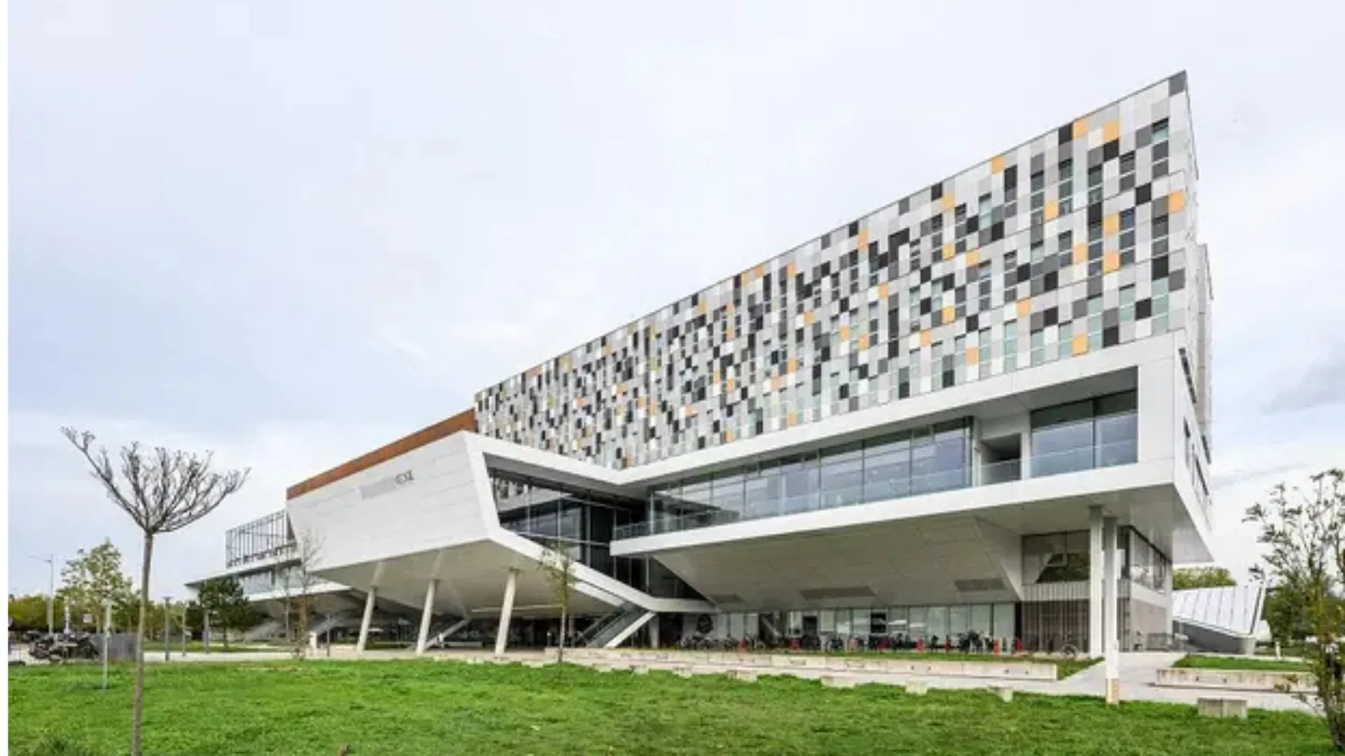 KEDGE Business School campus